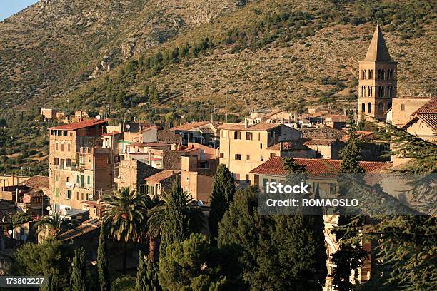 Vista De Tivoli En Lazio Italia Foto de stock y más banco de imágenes de Aire libre - Aire libre, Antiguo, Ciudad