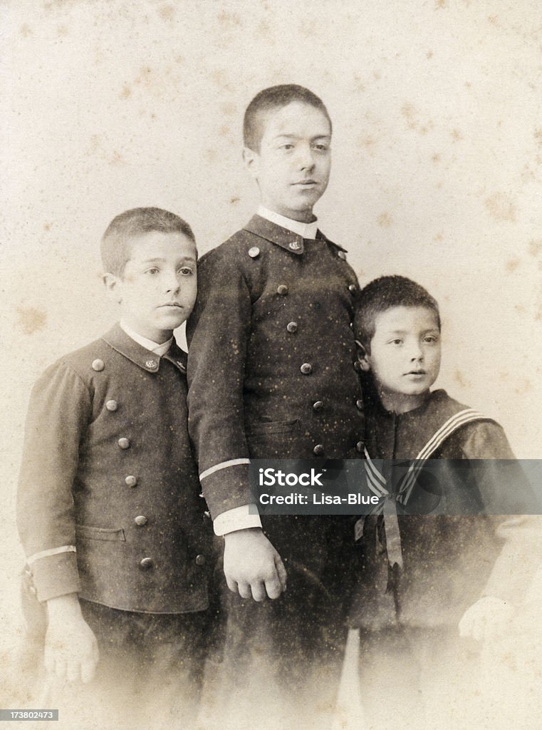 Tre fratelli nel 1895 - Foto stock royalty-free di 1890-1899