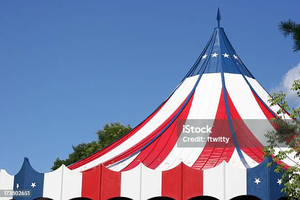 Foto de Big Top e mais fotos de stock de Atração de Parque de Diversão - Atração de Parque de Diversão, Azul, Bandeira