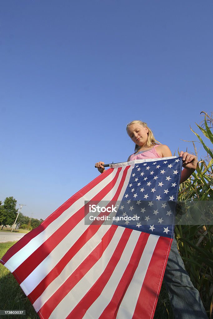 Американская девочка - Стоковые фото Звёздно-полосатый флаг роялти-фри