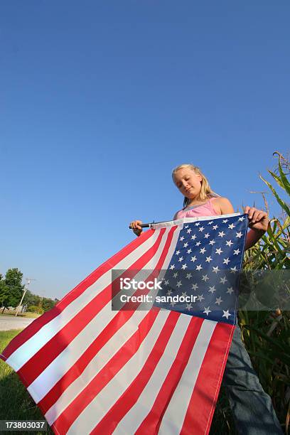 Американская Девочка — стоковые фотографии и другие картинки Звёздно-полосатый флаг - Звёздно-полосатый флаг, Кукуруза - урожай, Патриотизм