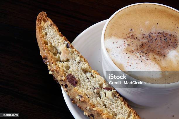 Kawa I Biscotti Di Prato - zdjęcia stockowe i więcej obrazów Bez ludzi - Bez ludzi, Biscotti di Prato, Cappuccino