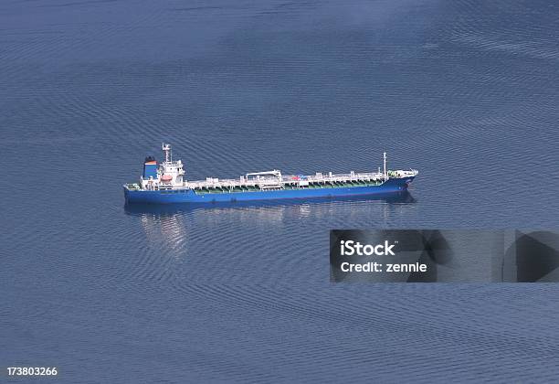 Blu Petroliera - Fotografie stock e altre immagini di Mare - Mare, Petroliera - Nave cisterna, Acqua