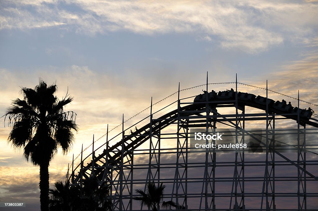 Montanha-Russa no Anoitecer - Royalty-free Madeira - Material Foto de stock