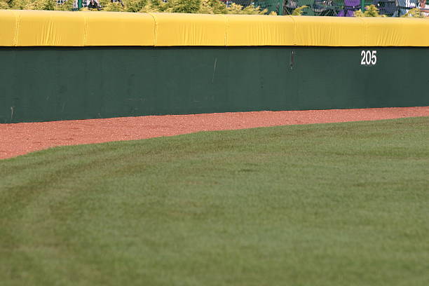 warning track warning track in the outfield of a baseball field outfield stock pictures, royalty-free photos & images