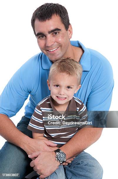 Pai Exploração Jovem Filho Sorridente Isolado Fundo Branco - Fotografias de stock e mais imagens de 2-3 Anos