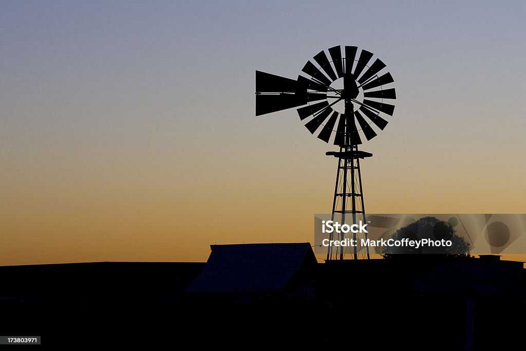 Kansas Windmühle bei Sonnenuntergang - Lizenzfrei Blau Stock-Foto