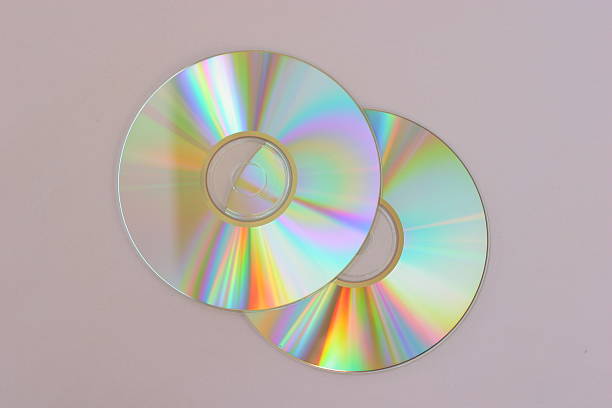 два компакт-диски, cd, изолированные - repetition cd dvd data стоковые фото и изображения