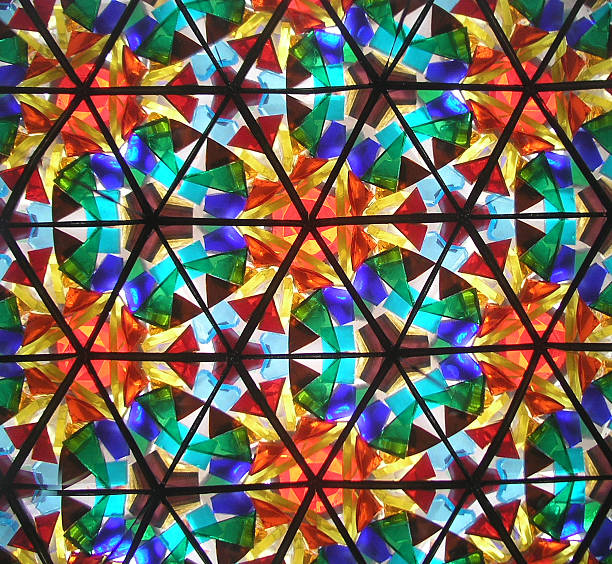 kaléidoscope vue - kaleidoscope stained glass psychedelic floral pattern photos et images de collection