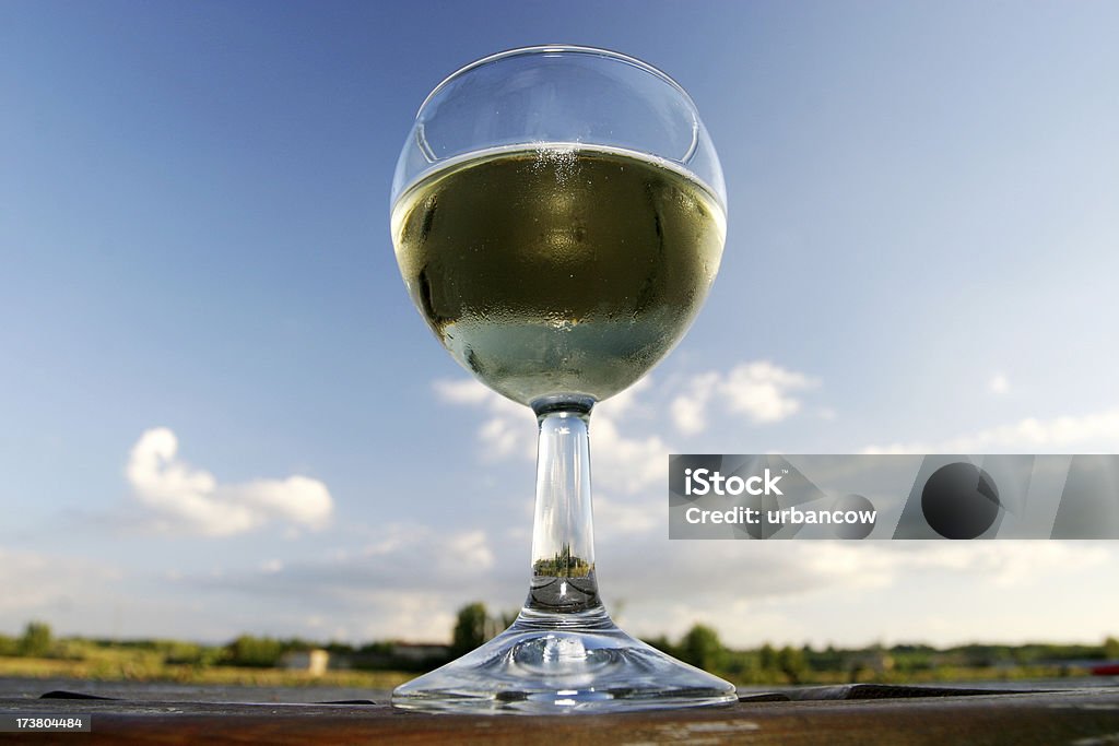 Copo de vinho branco - Foto de stock de Olhar para Cima royalty-free