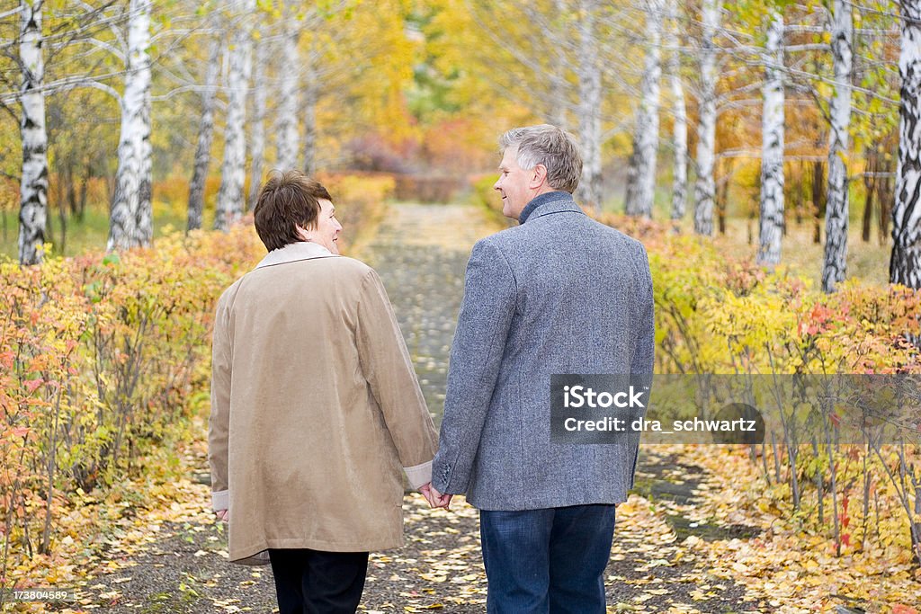 Pareja de ancianos - Foto de stock de Abrazar libre de derechos