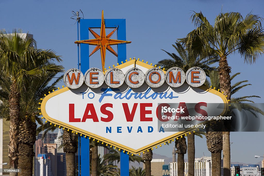 O Las Vegas sinal XXXL - Foto de stock de Desfocado - Foco royalty-free
