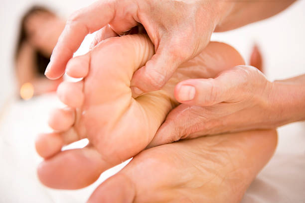 발 마사지 - reflexology human foot spa treatment health spa 뉴스 사진 이미지