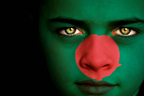 bangladesch flagge jungen - jingoistic stock-fotos und bilder