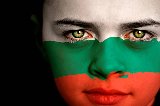 bulgarische flagge jungen - jingoistic stock-fotos und bilder