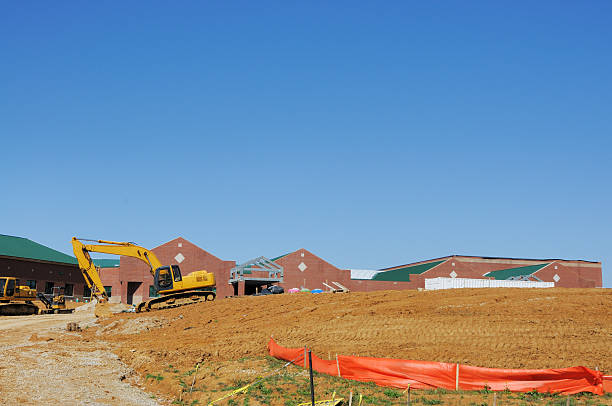 小学校の構造に excavator - elementary school building ストックフォトと画像