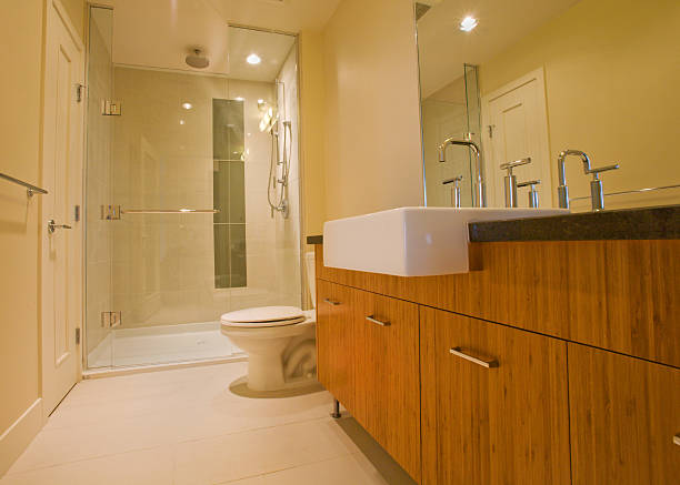 nuevo baño - muebles para baños pequeños fotografías e imágenes de stock