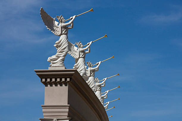 des statues trumpeting - trumpeting photos et images de collection