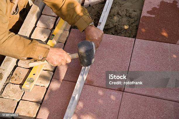 Kachel Setter Stockfoto und mehr Bilder von Arbeiten - Arbeiten, Arbeiter, Architektonisches Detail