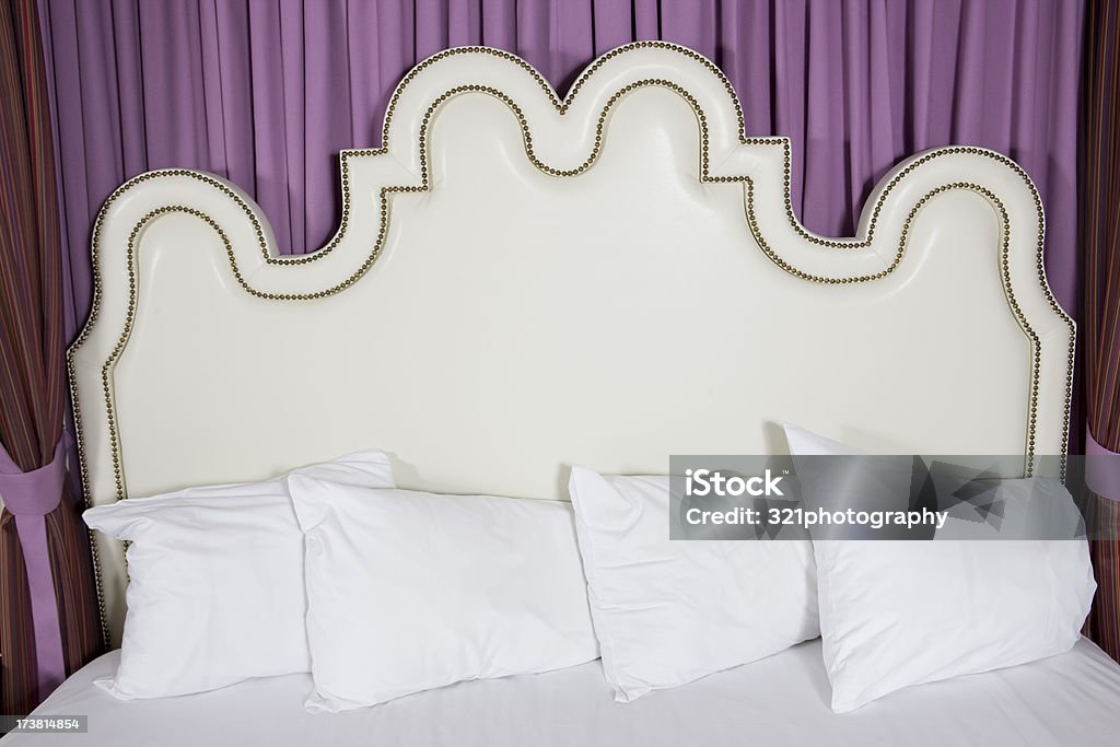 Elegante Testata del letto - Foto stock royalty-free di Albergo