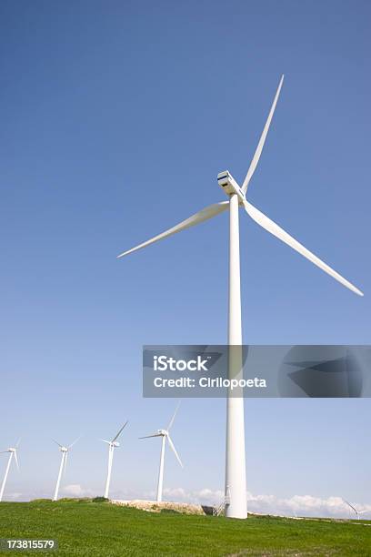 Turbinas Eólicas Foto de stock y más banco de imágenes de Abstracto - Abstracto, Aerogenerador, Aire libre