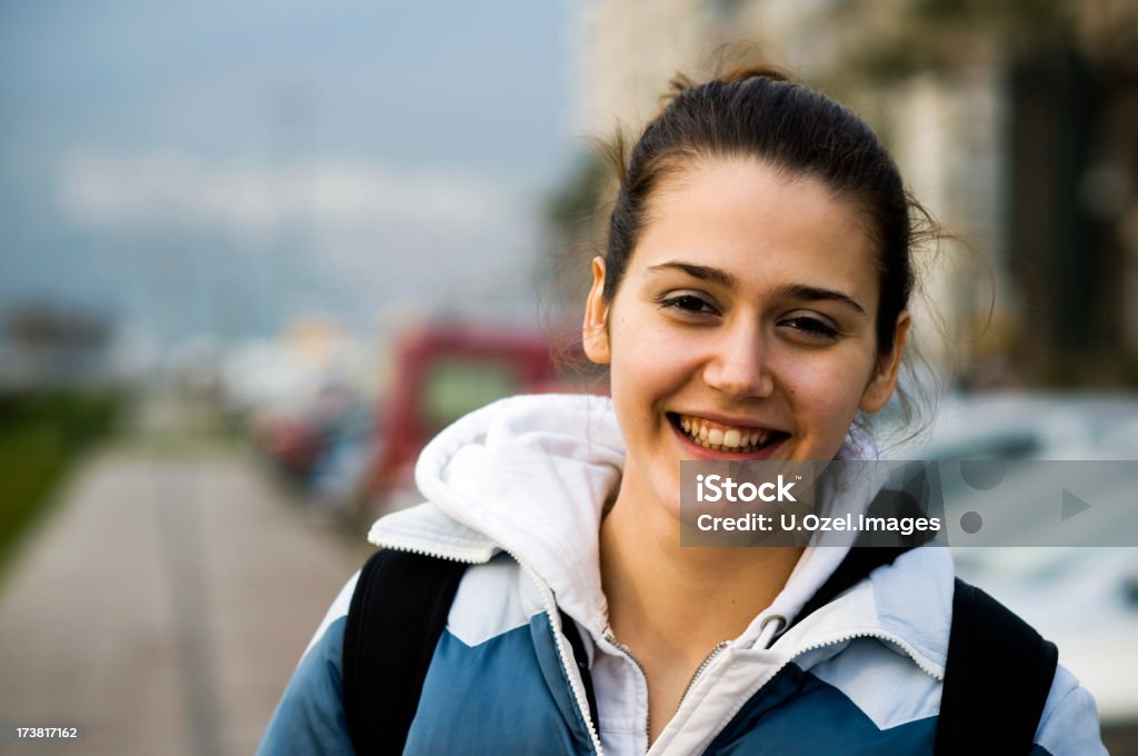 Seu novo sorriso em rua. - Foto de stock de 16-17 Anos royalty-free