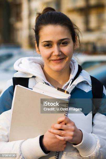 Feliz Estudiante Foto de stock y más banco de imágenes de 16-17 años - 16-17 años, 18-19 años, 20 a 29 años