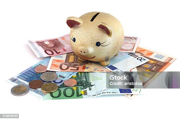 Свиньякопилка — стоковые фотографии и другие картинки 100 евро - 100 евро, Без людей, Белый фон
