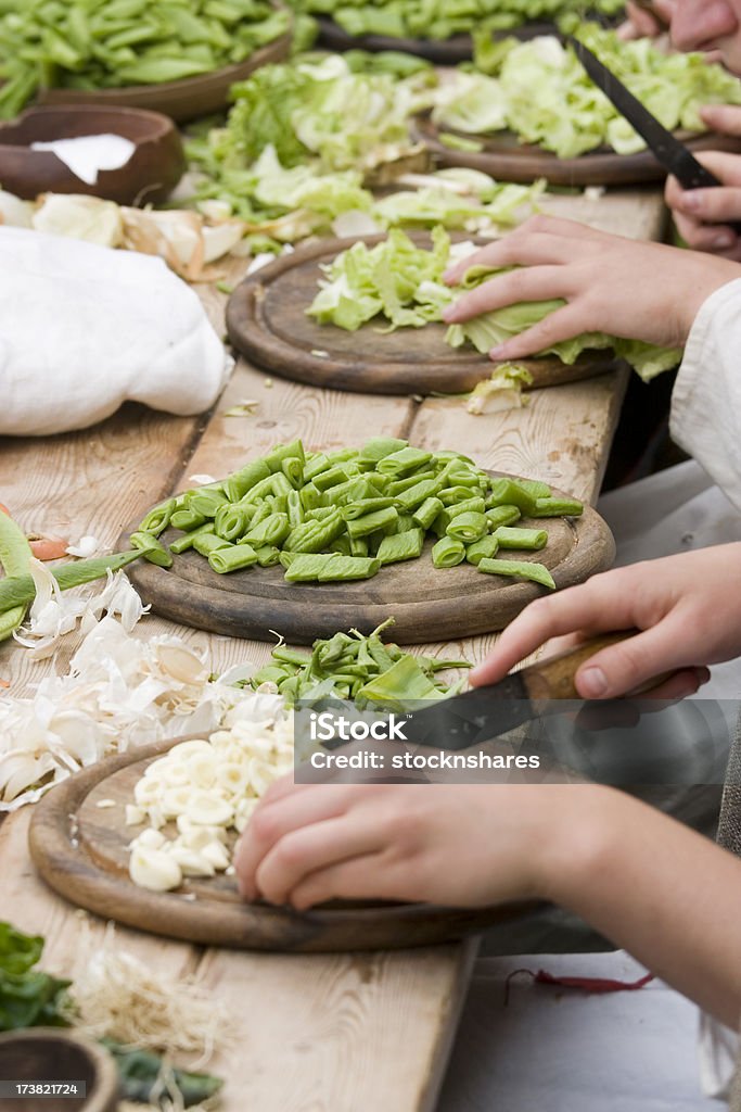 Wenches preparar la comida - Foto de stock de Adulto libre de derechos