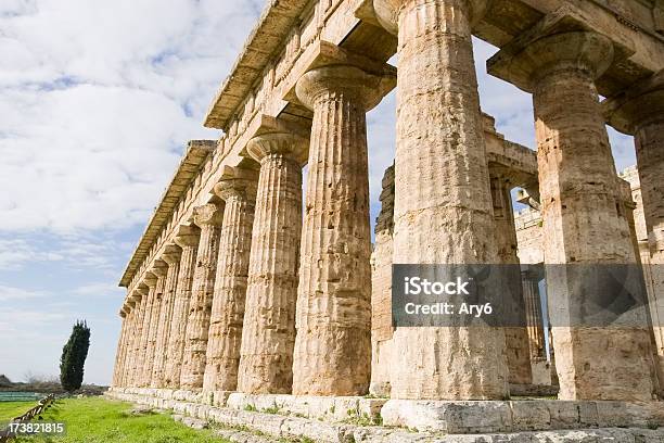 Poseidón Temple Paestum Italia Foto de stock y más banco de imágenes de Arqueología - Arqueología, Arquitectura, Campania