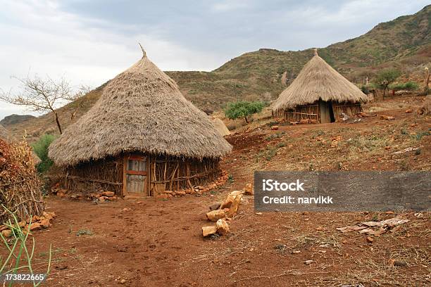 Tradicional Alojamentos Familiares Clássicos Na Etiópia - Fotografias de stock e mais imagens de Cabana - Estrutura construída