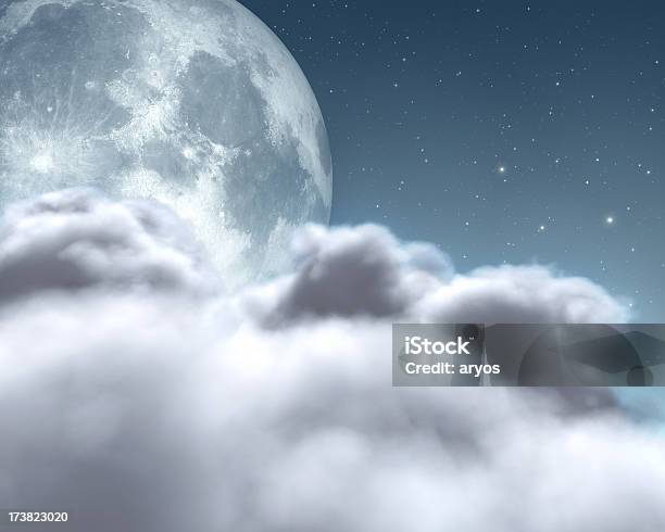Luminosa Luna Sopra Le Nuvole - Fotografie stock e altre immagini di Blu - Blu, Cielo, Colore brillante