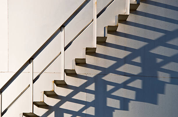 tanque de aceite de las escaleras y sombras - focus on shadow staircase industry shadow fotografías e imágenes de stock