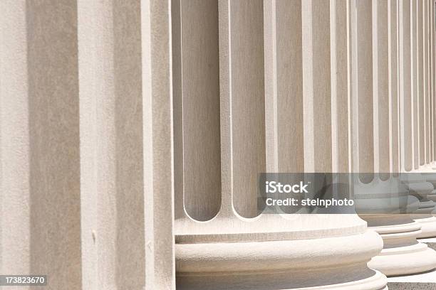 Колонна Крупным Планом — стоковые фотографии и другие картинки Фоновые изображения - Фоновые изображения, Здание суда, Суд