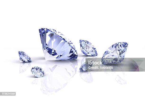 Diamantes Foto de stock y más banco de imágenes de Diamante - Diamante, Azul, Fondo blanco