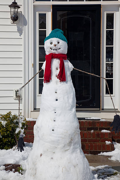 de muñeco de nieve - melting snowman winter spring fotografías e imágenes de stock