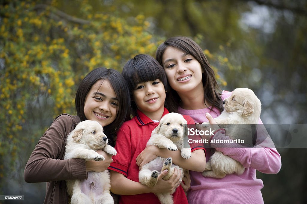 Adorable frère et sœurs - Photo de Activité de loisirs libre de droits