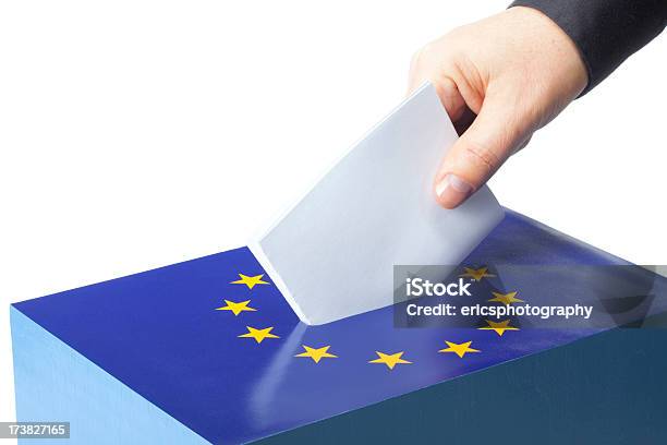 Männliche Hand Hineinstecken Wahl Für Eu Wahlurne Stockfoto und mehr Bilder von Politische Wahl - Politische Wahl, Europa - Kontinent, Europäische Union