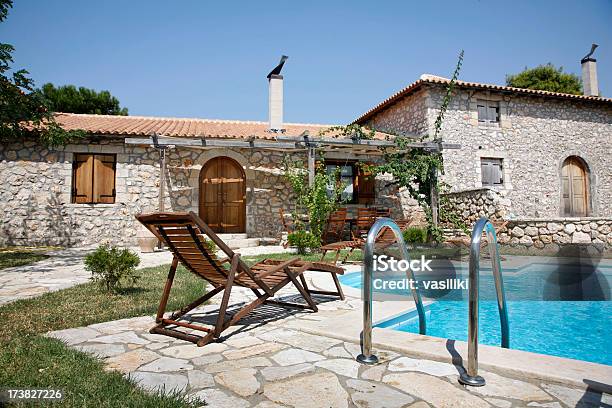 Villa Mediterranee - Fotografie stock e altre immagini di Residenza di villeggiatura - Residenza di villeggiatura, Casa, Piscina