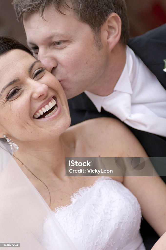 Noiva e noivo e 2 - Foto de stock de Adulação royalty-free