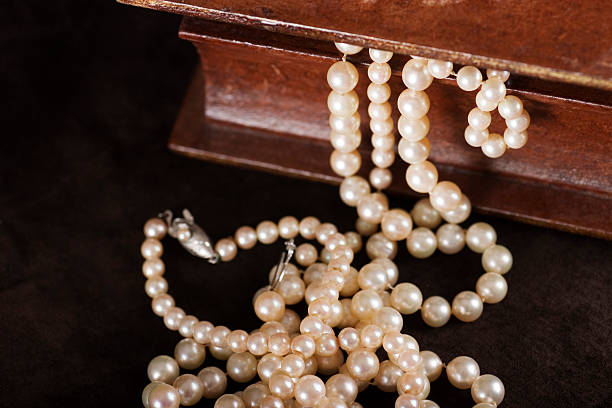 istock Jewelry Box and Pearls 173827800