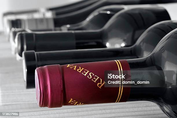 Selección De Vinos Foto de stock y más banco de imágenes de Bebida alcohólica - Bebida alcohólica, Belleza, Botella