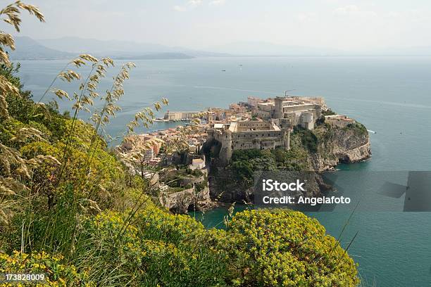 Город Gaeta Италия — стоковые фотографии и другие картинки Tyrrhenian Sea - Tyrrhenian Sea, Без людей, Береговая линия