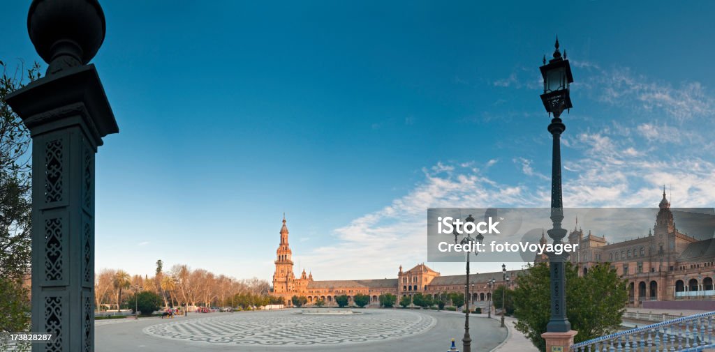 Сев�илья Plaza de España на восходе солнца - Стоковые фото Андалусия роялти-фри