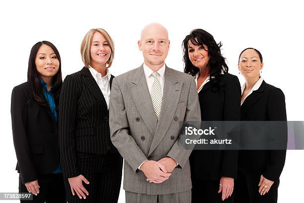Equipe De Negócios Multicultural Diversificada De Cinco Adultos Mulher Homem Profissional Attire - Fotografias de stock e mais imagens de 25-29 Anos
