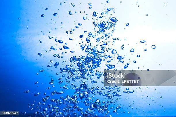 Blue Bubbles — стоковые фотографии и другие картинки Без людей - Без людей, Ветер, Вода