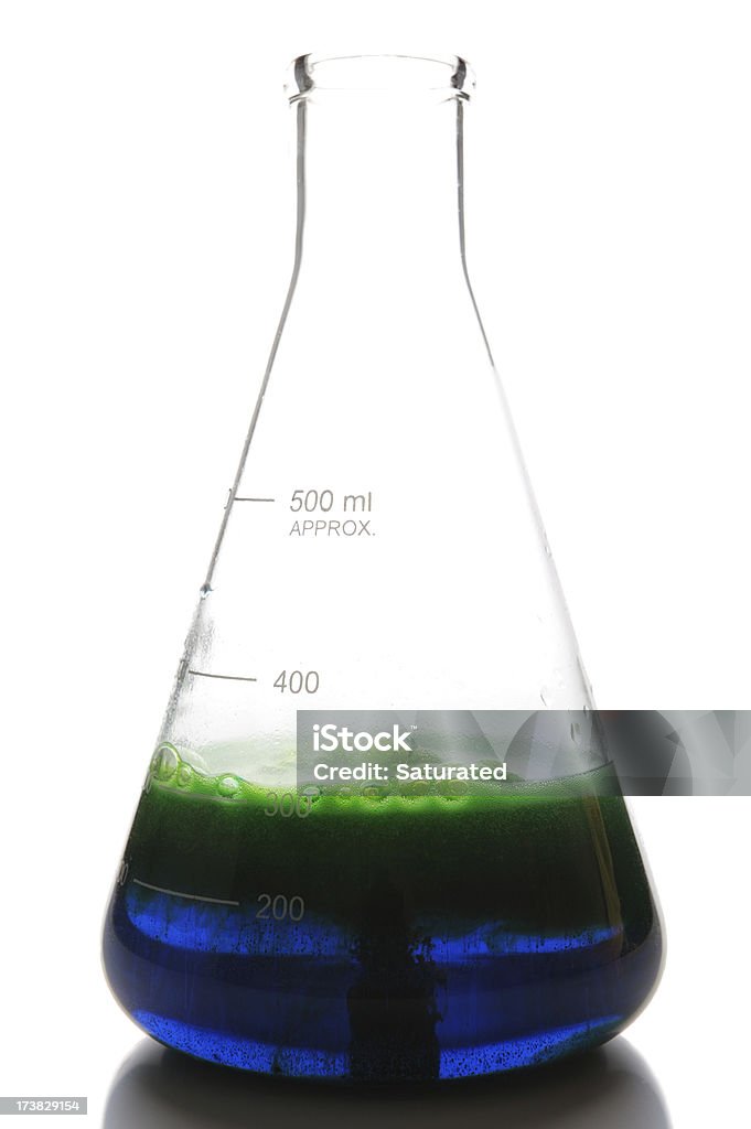 Colorido matraz de reacción química a la formación de espuma - Foto de stock de Matraz libre de derechos