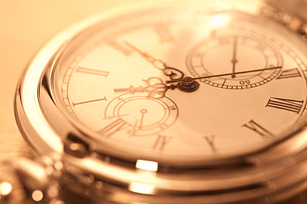 immagine ritagliata di orologio da tasca - watch gold blurred motion time foto e immagini stock