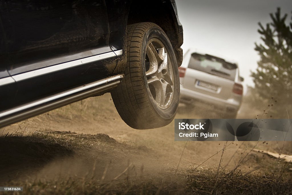 Off-road-Fahrzeuge entlang der muddy trail - Lizenzfrei Auto Stock-Foto