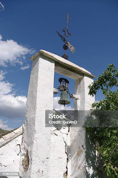 Iglesia Bell Tower Remota Rural De España Alpujarras Foto de stock y más banco de imágenes de Agrietado